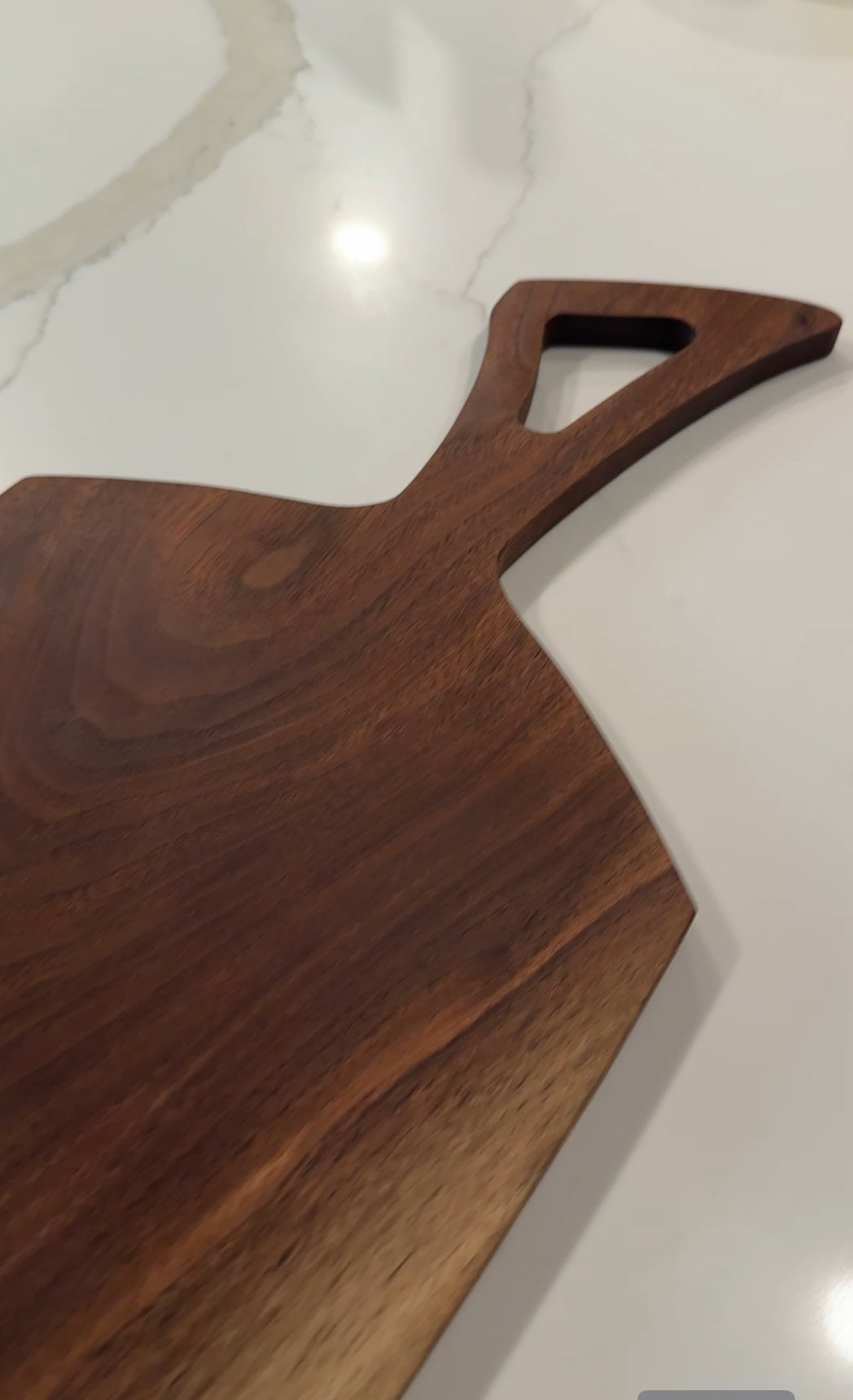 Stylish Clever Handle Walnut Cutting Board with Live Edge