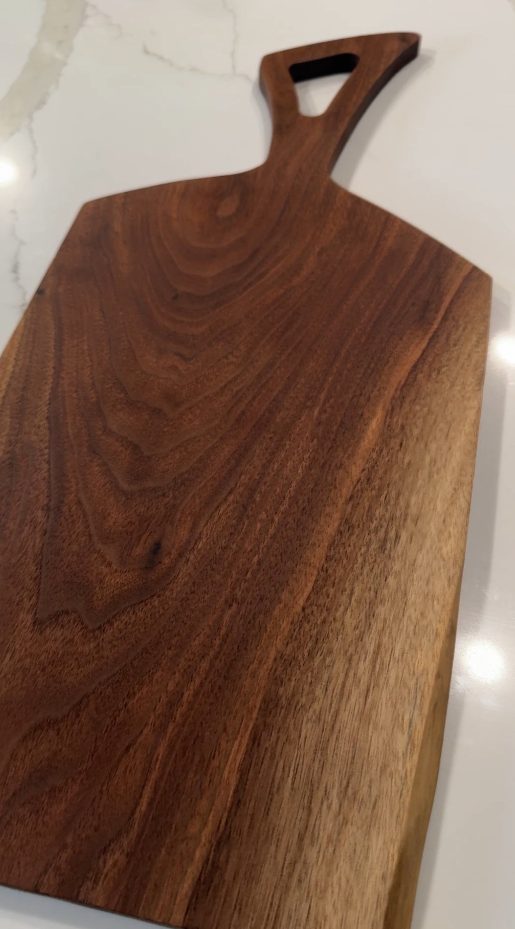 Stylish Clever Handle Walnut Cutting Board with Live Edge