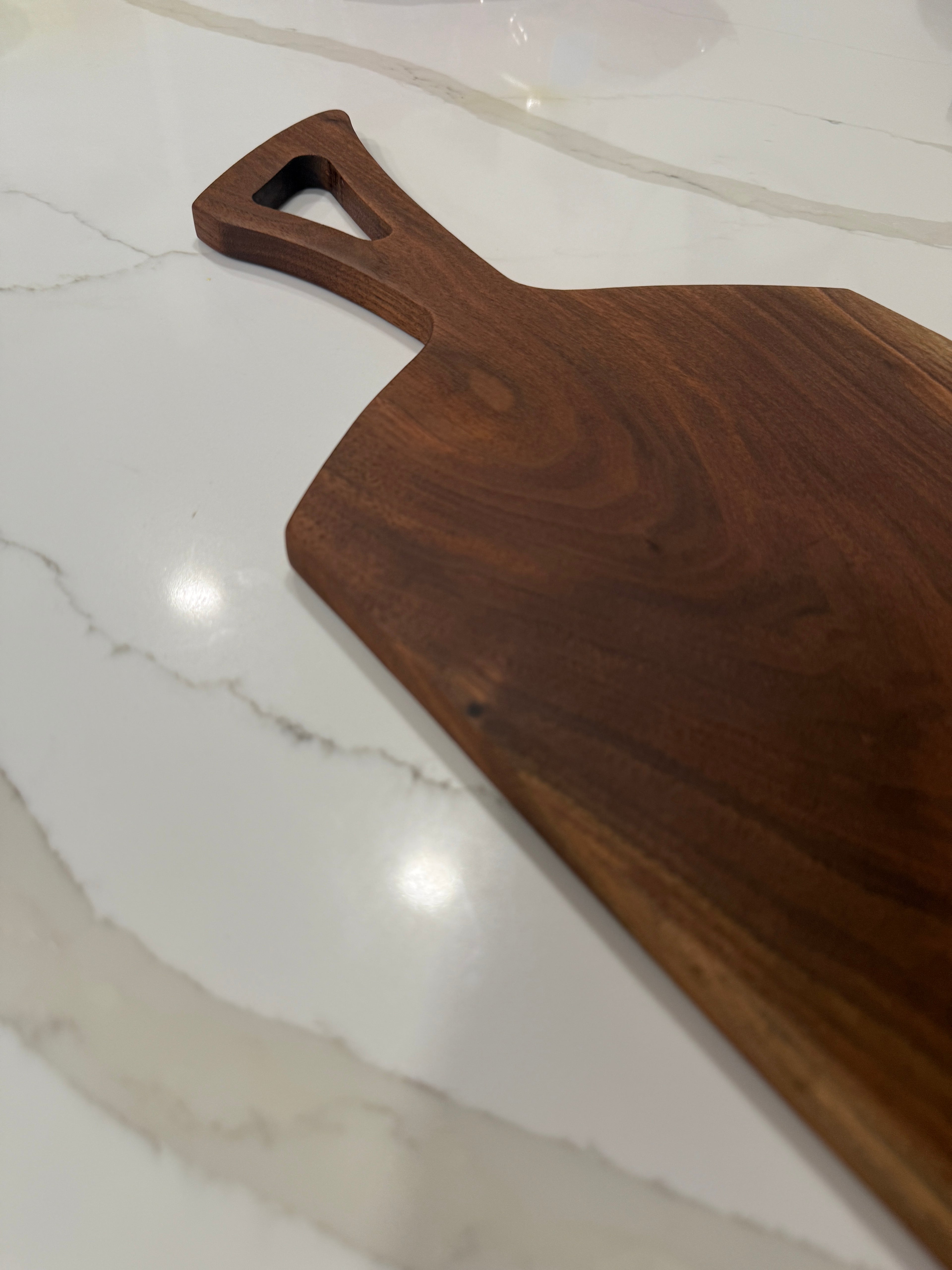 Stylish Clever Handle Walnut Cutting Board with Live Edge
