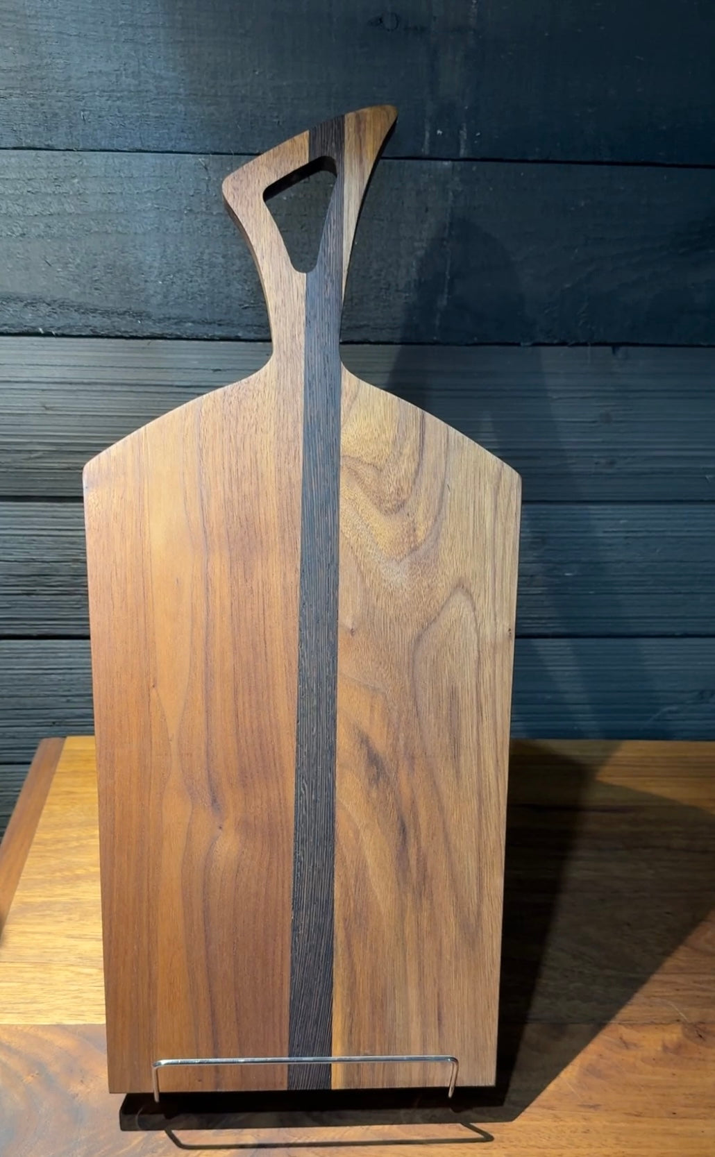 Clever Handle Cutting Board