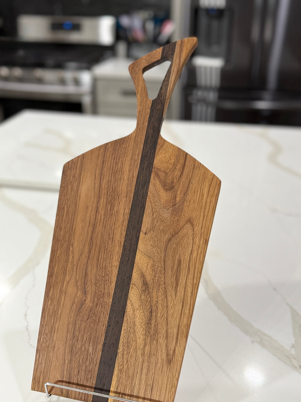 Clever Handle Cutting Board