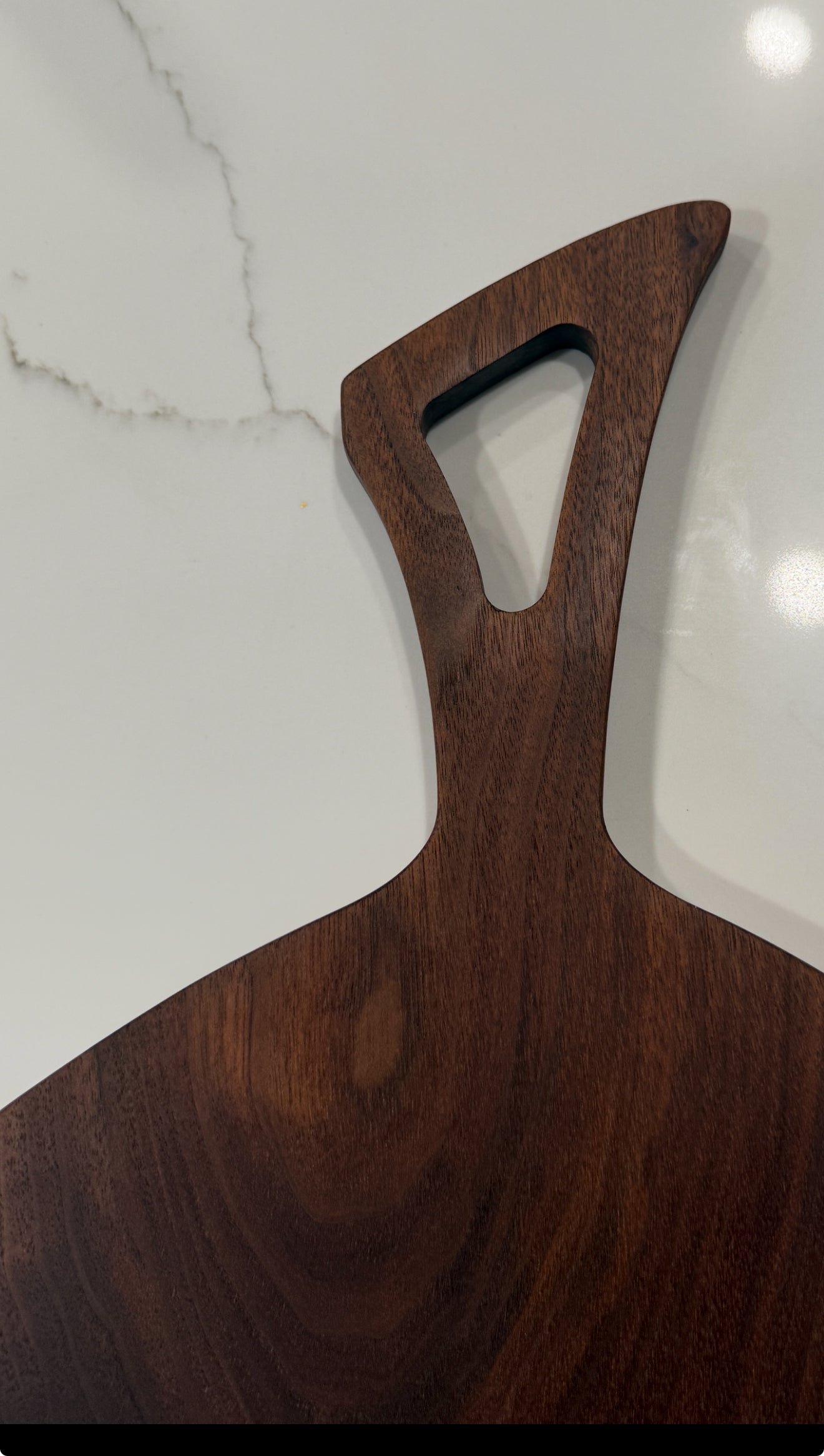 Stylish Clever Handle Walnut Cutting Board with Live Edge